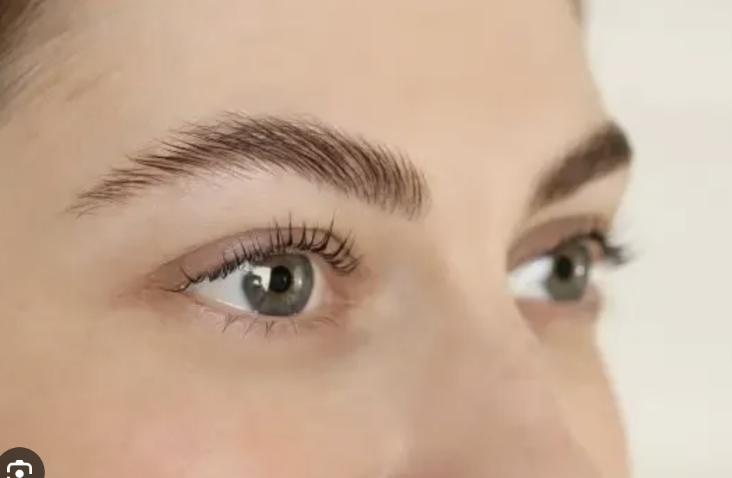 Brow lift sourcils Emmabella Venelles